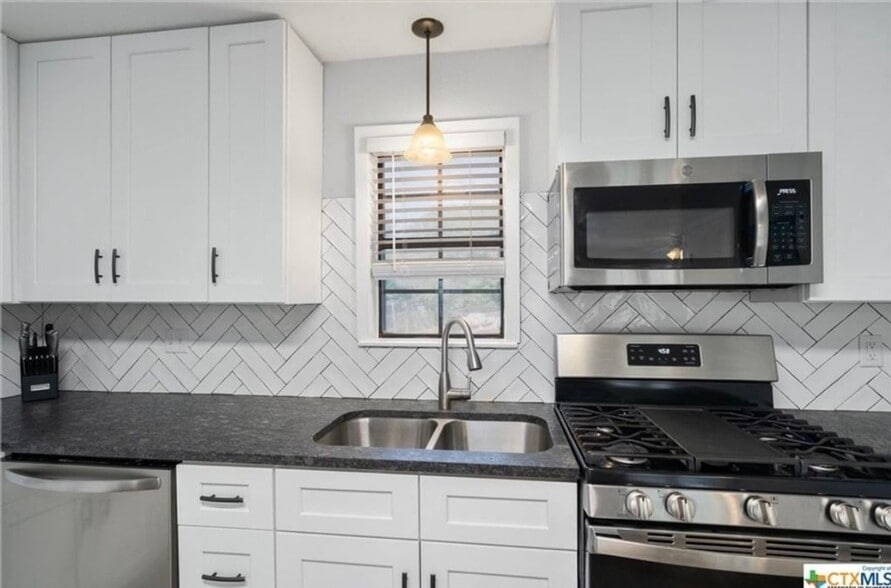 Building Photo - 610 Vernon St