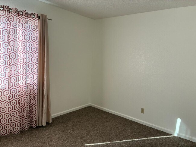 Building Photo - 200 Clearview Dr