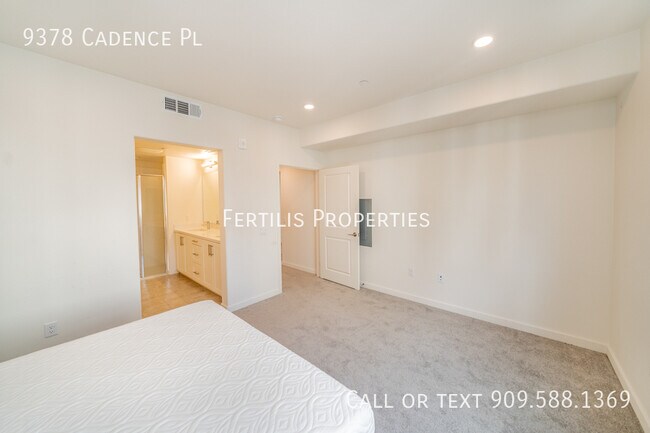 Building Photo - 9378 Cadence Pl