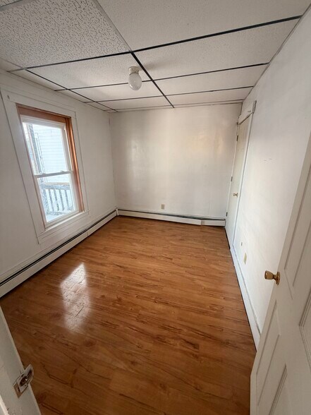 Building Photo - 113 Railroad St