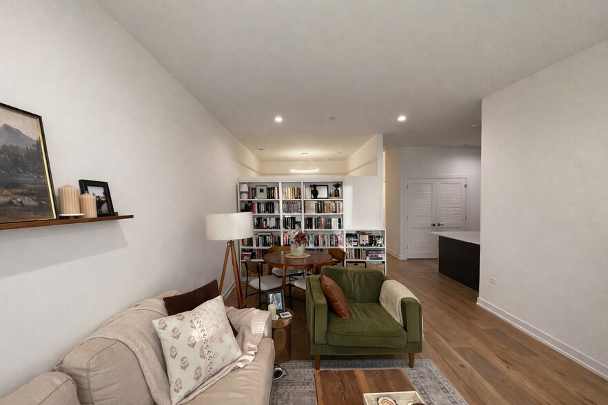 Building Photo - 4513 N Clark St