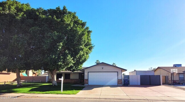 Primary Photo - 2129 W Tyson St