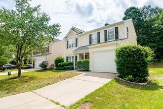 Building Photo - Great 3 Bedroom Home with Large Yard and 1 Car Garage! Raleigh-Available July 15th!