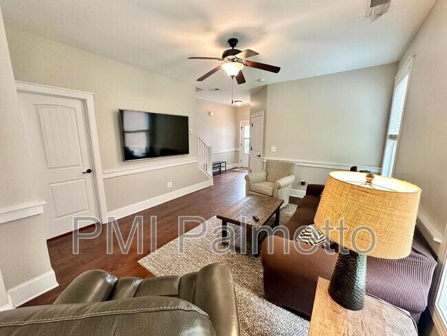 Building Photo - 121 Park Ridge Way