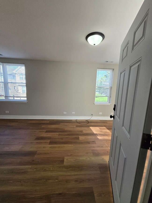 Building Photo - 3812 W Maypole Ave