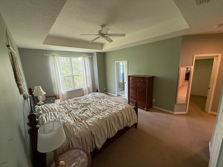 Building Photo - 8208 Villa Grande Ct