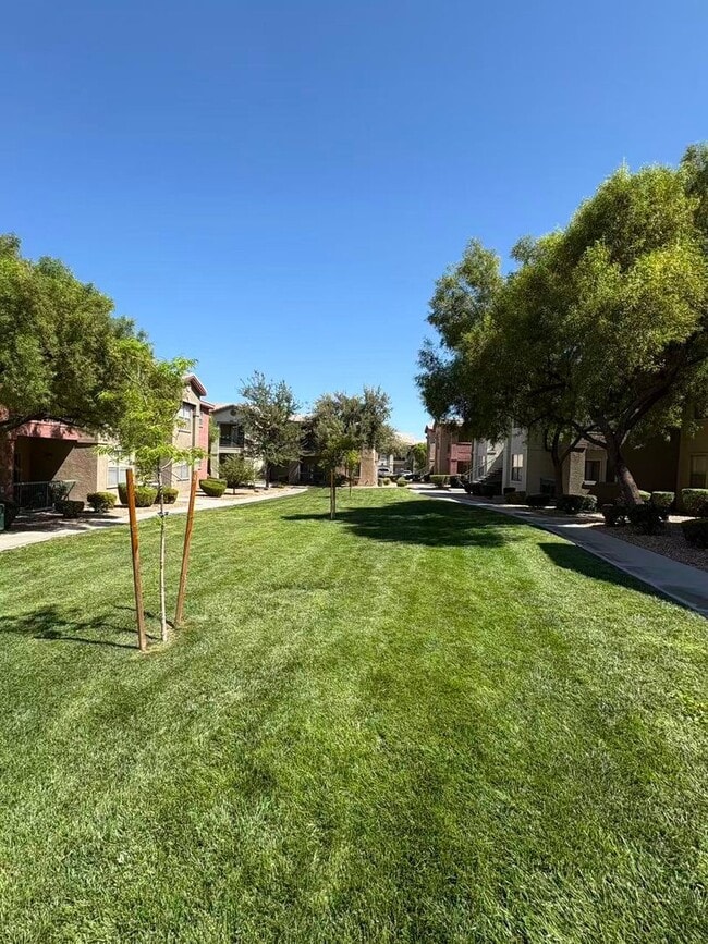 Building Photo - 8000 W Badura Ave