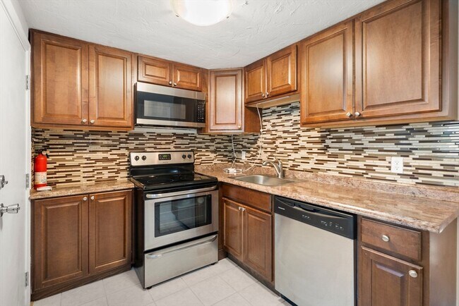 Primary Photo - 9 Tideview Path