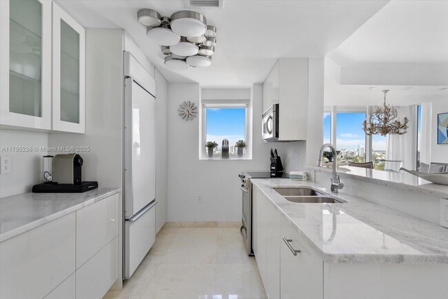 Building Photo - 10275 Collins Ave