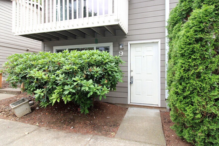 Building Photo - 5704 SW Beaverton Hillsdale Hwy
