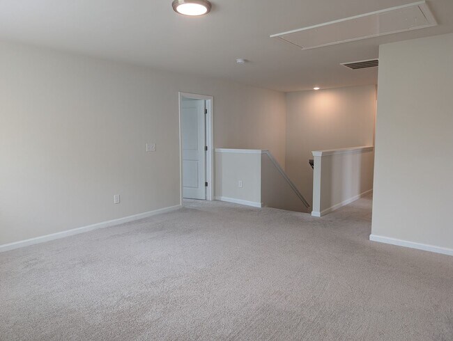 Building Photo - Move-in ready Ranch Style Home Located in ...