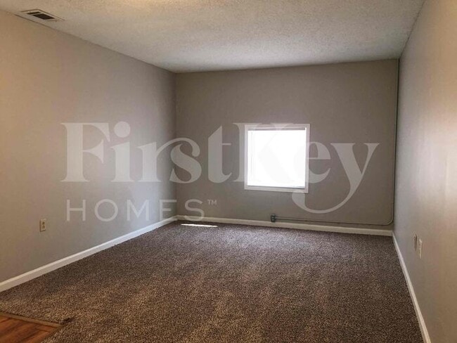 Building Photo - 5923 Willow Springs Dr
