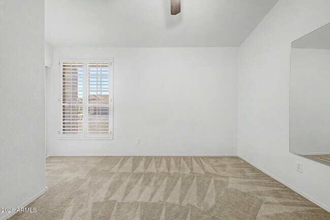 Building Photo - 16110 W Vale Dr