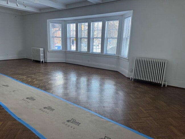 Building Photo - 775 University Ave