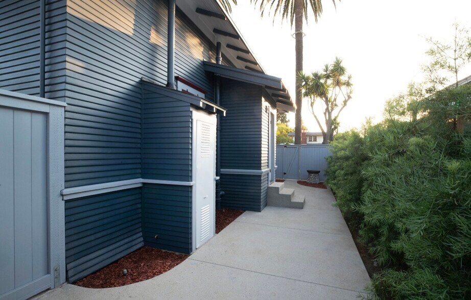 Building Photo - 291 S Glassell St