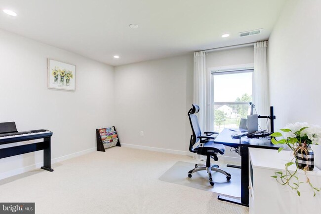 Building Photo - 41355 Tarragon Leaf Dr