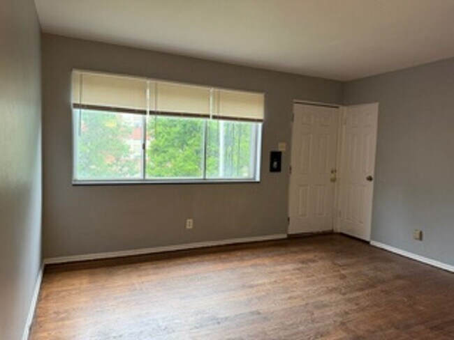 Building Photo - Move in Ready