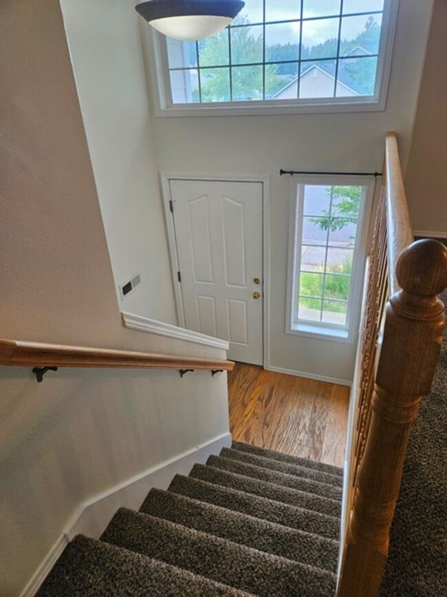 Building Photo - 4Bd/3Ba Two Story House - Available to View!