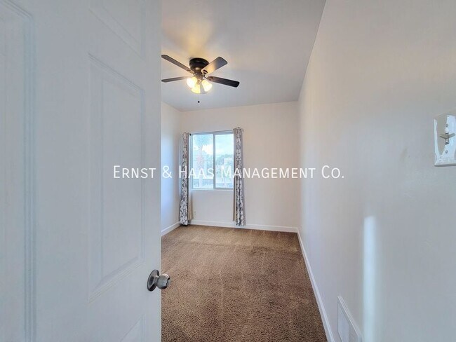 Building Photo - 934 E. Broadway-