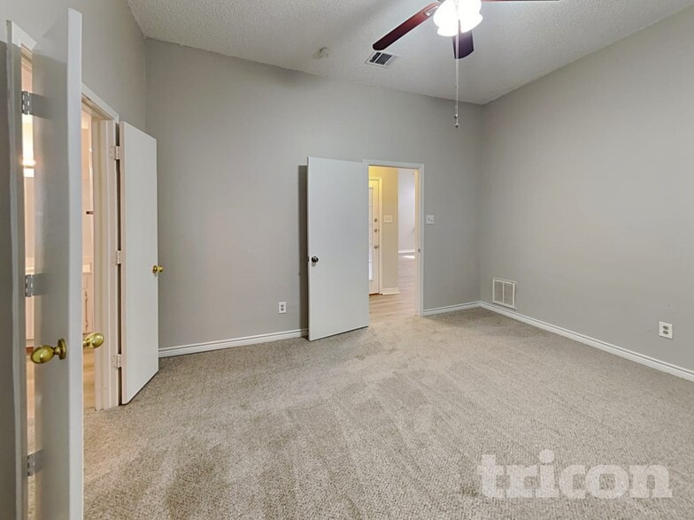 Building Photo - 2758 Briar Hill Dr