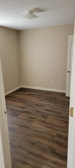 Building Photo - 61 Wedgewood Ct