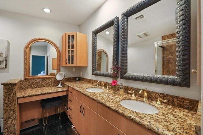Primary Bathroom - 42505 Rancho Mirage Ln