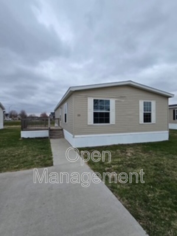 Building Photo - 511 E 1st St