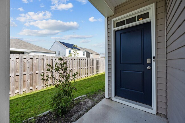 Building Photo - Home in Surf City