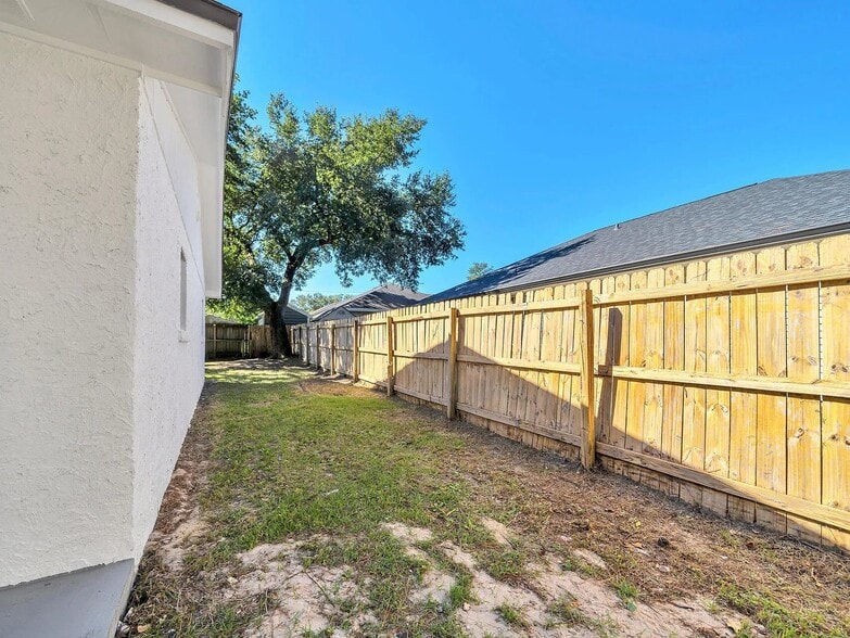 Building Photo - 1752 Hopper St