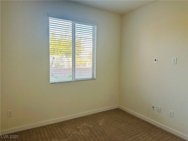 Building Photo - 10302 Kesington Dr