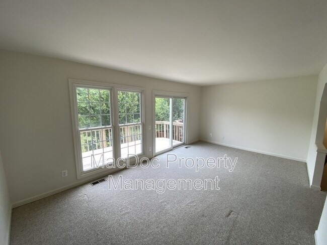 Building Photo - 106 Batley Ct