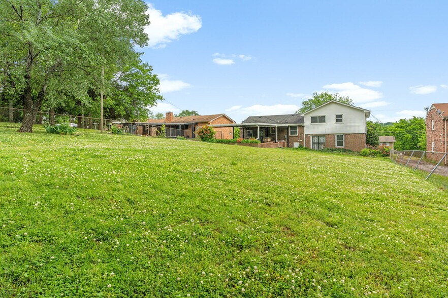Building Photo - 3841 Dubois Dr