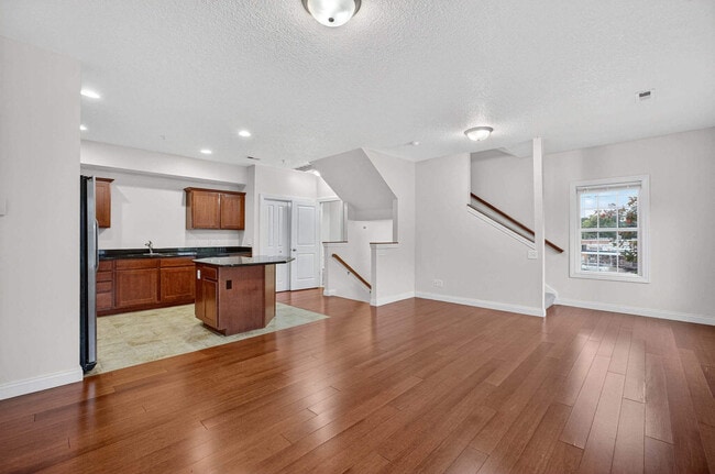 Building Photo - 320 E 29th St