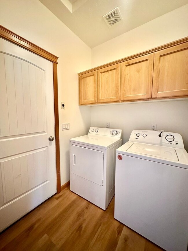 Building Photo - Newly Renovated Home on Prairie Falls Golf...