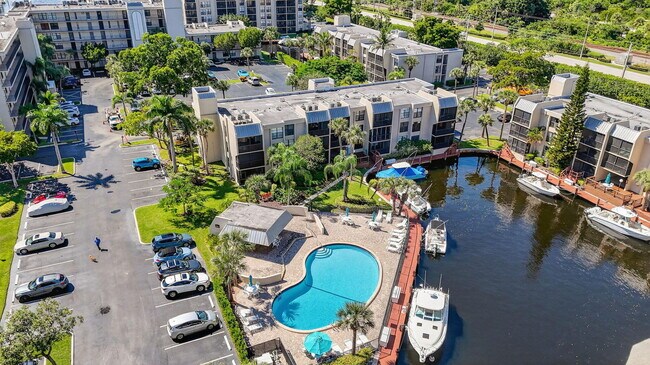 Building Photo - 11 Royal Palm Way