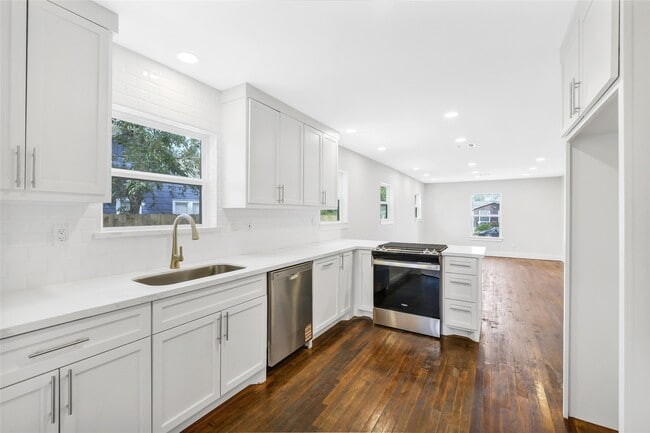 Building Photo - 312 Maple Ave