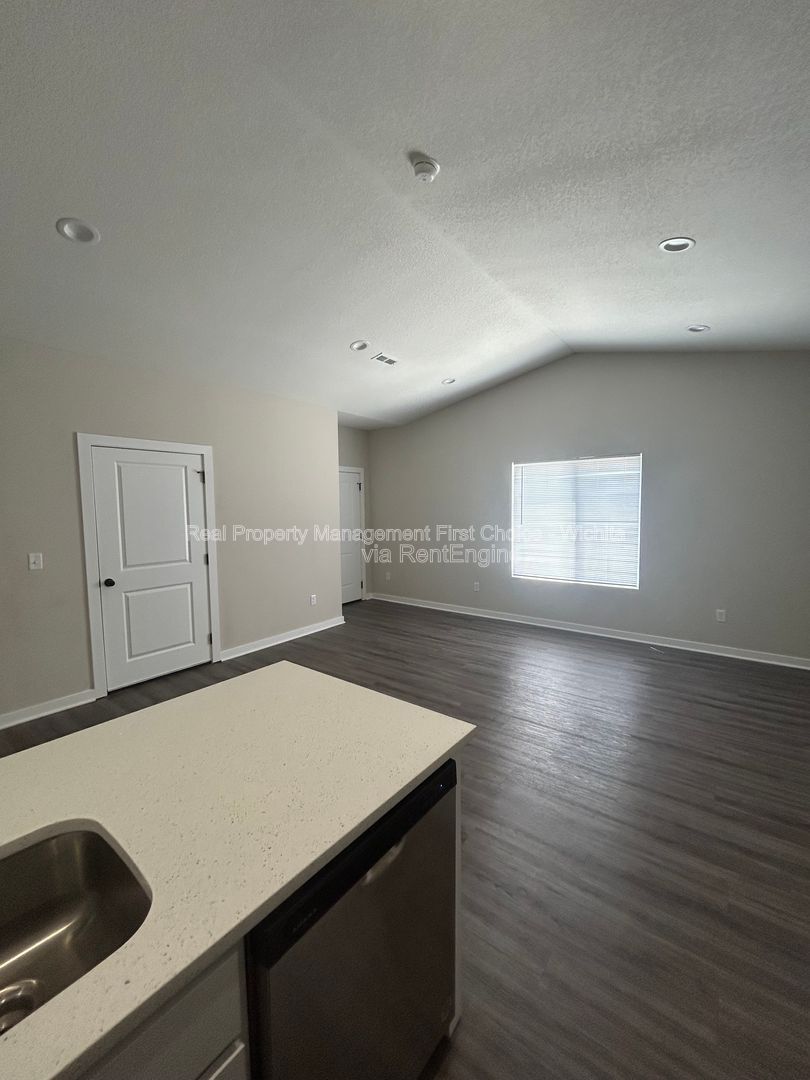 Building Photo - 1736 E Decarsky Ct
