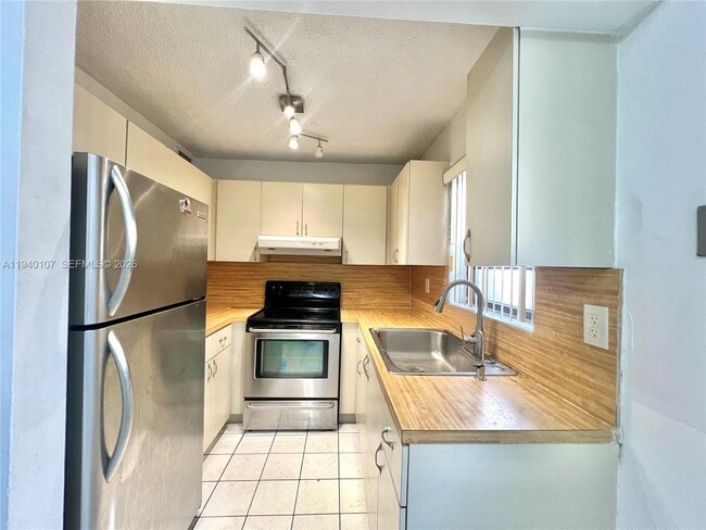 Building Photo - 5930 W 25th Ct