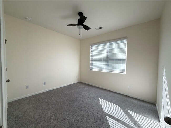 Building Photo - 350 Graham Campbell Ln