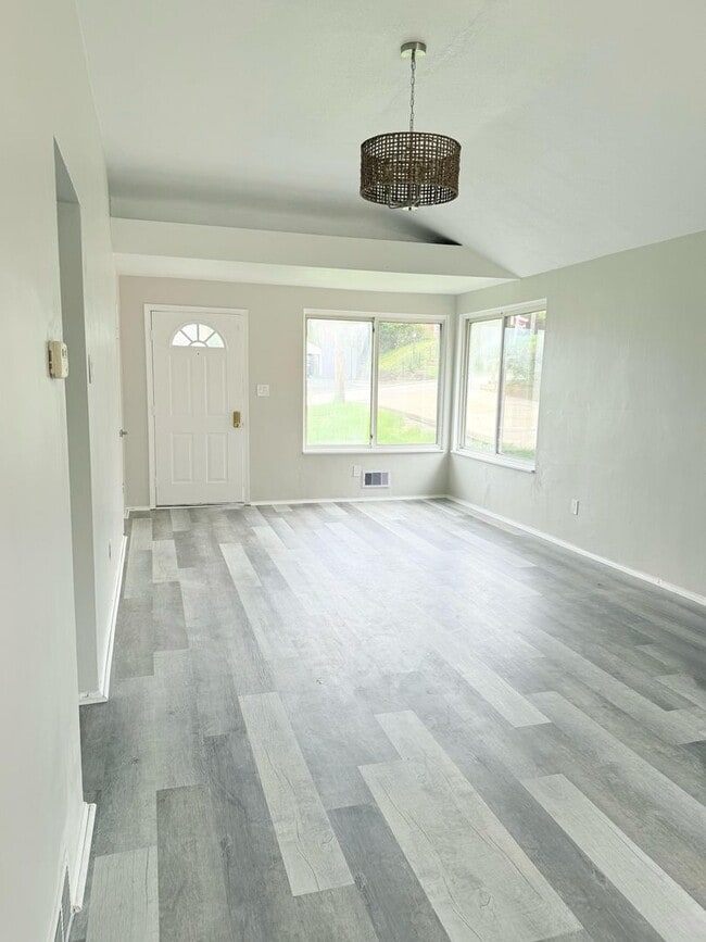 Building Photo - Newly Remodeled 3-Bed, 2-Bath Ranch Style Home