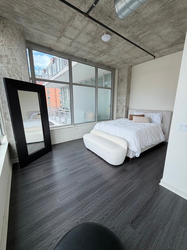 Building Photo - 50 E 16th St