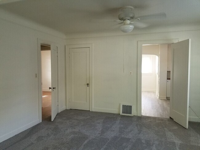 Building Photo - N. 25th Ave 2 bedroom Craftsman w/basement