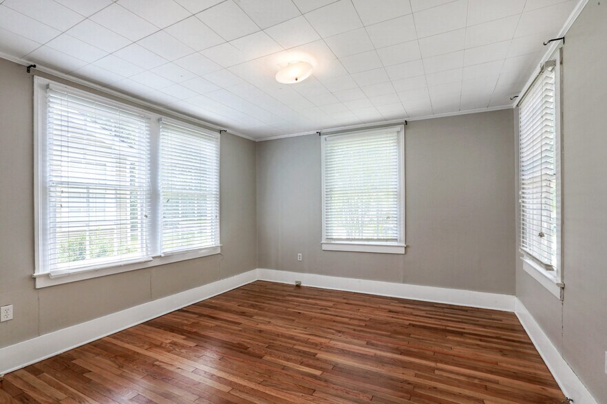 Building Photo - 1615 Marshall Dr