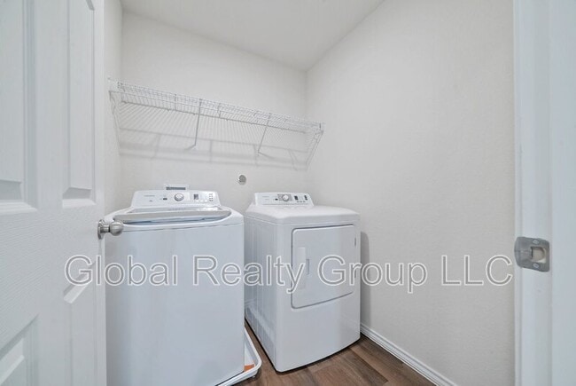 Building Photo - 535 Wild Olive Wy