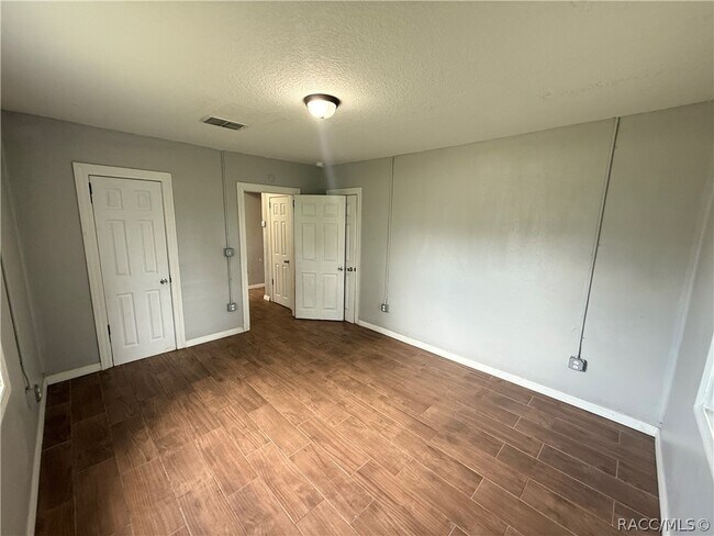Building Photo - 917 Zephyr St