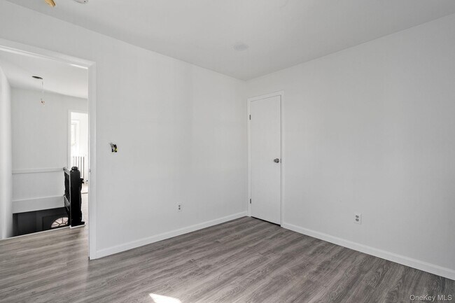 Building Photo - 87 Winnikee Ave