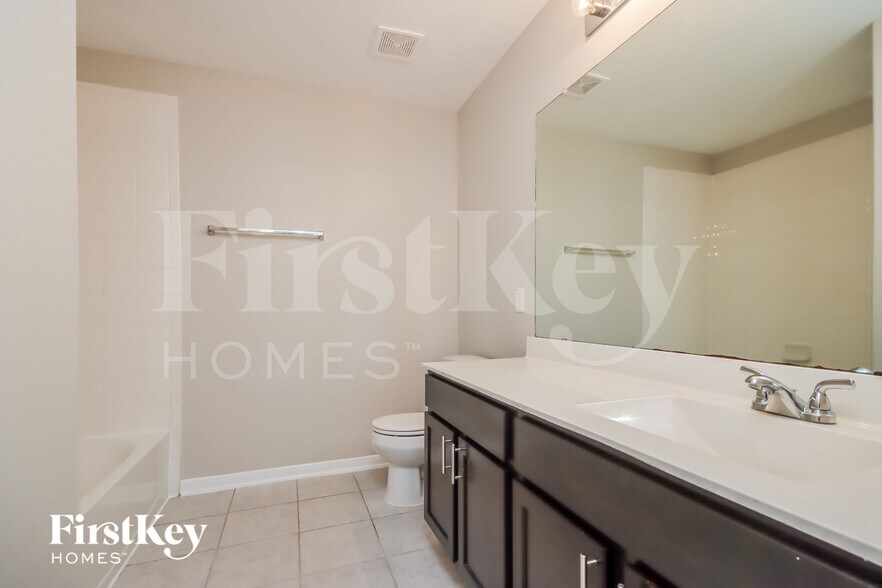 Building Photo - 10002 Chase Ct