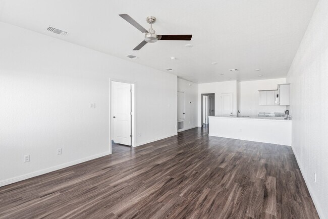 Building Photo - "Charming 3-Bedroom Retreat with Granite Countertops & Guest Suite in Killeen!"