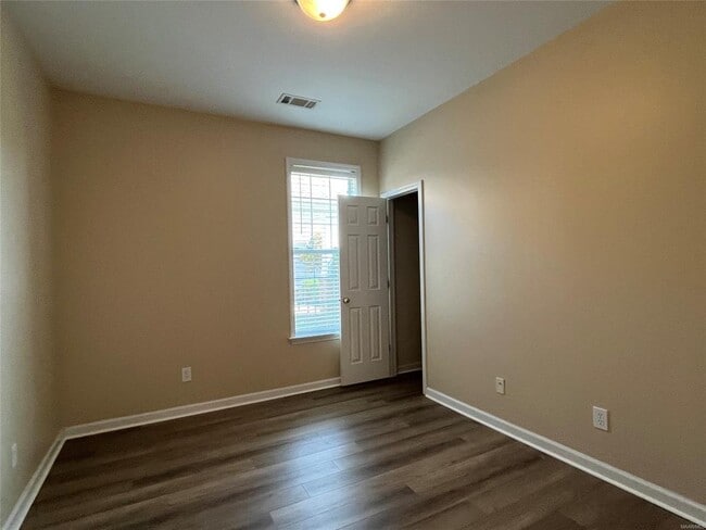 Building Photo - 8951 Alderwood Way