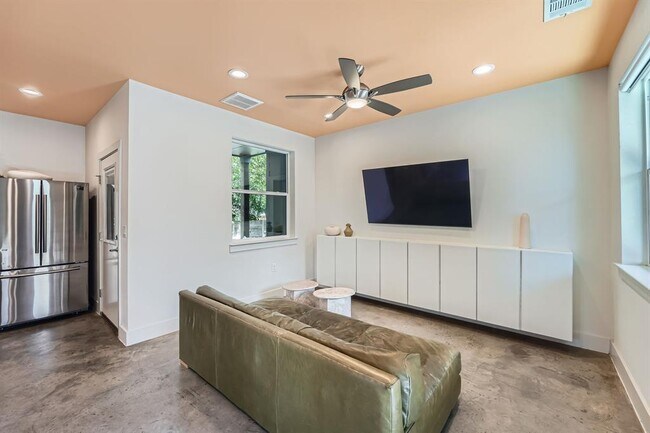 Building Photo - 7311 Providence Ave